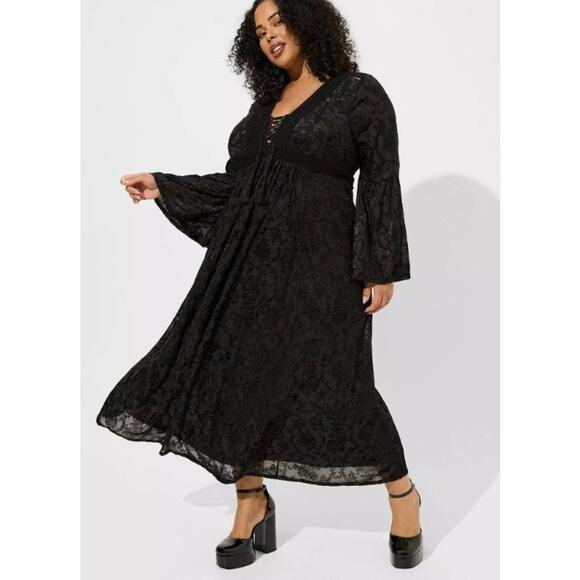 NEW TORRID Maxi Burnout Velvet Lace Up Bell Sleeve Dress 4X Black Gothic Romance - Picture 1 of 11